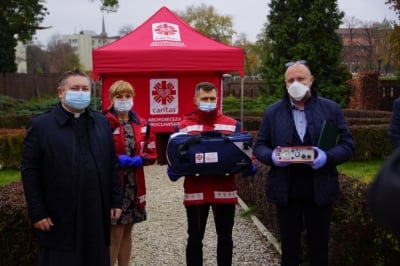 Milickie Centrum Medyczne otrzymało respirator od Caritas Polska