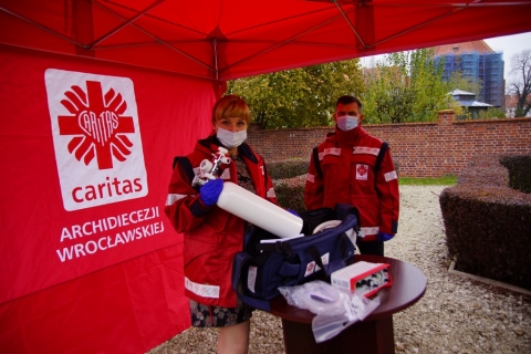 Milickie Centrum Medyczne otrzymało respirator od Caritas Polska  - 0