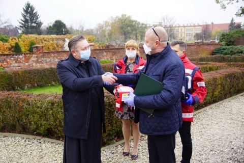Milickie Centrum Medyczne otrzymało respirator od Caritas Polska  - 2