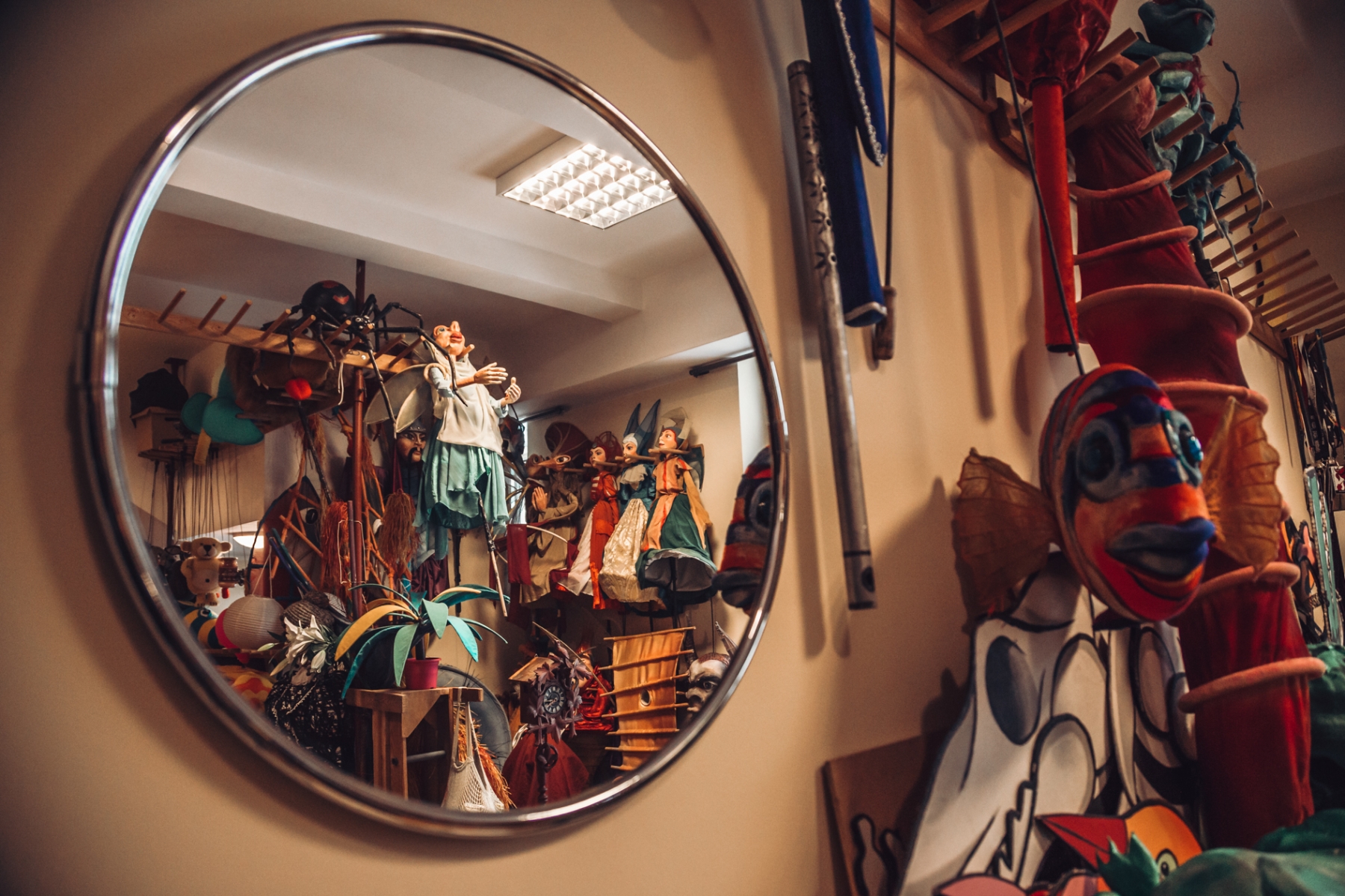 TYLKO U NAS: Tajemnicze zakamarki Teatru Lalek [FOTOSPACER]