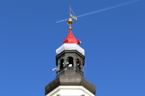 Czapka Mikołaja zawisła na głogowskim ratuszu - 1