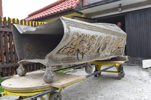 Sarkofag Jana Henryka I von Hochberg powrócił do krypty w Świebodzicach - 13
