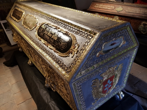 Sarkofag Jana Henryka I von Hochberg powrócił do krypty w Świebodzicach - 2