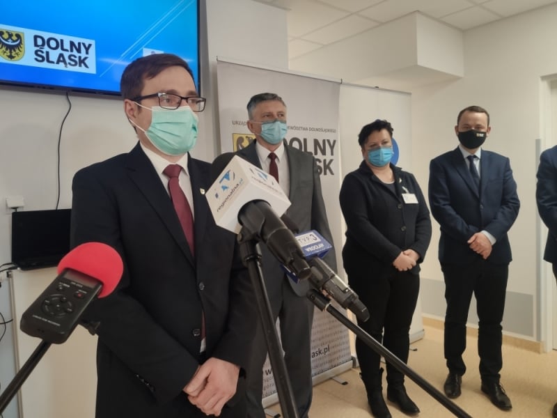Już nie tylko Wrocław. W Legnicy pacjenci po koronawirusie mogą liczyć na pomoc - fot. Karolina Kurczab
