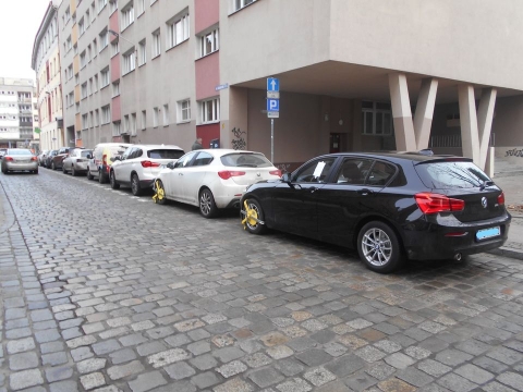 Strażnicy miejscy mają pełne ręce roboty. W grudniu założyli już 300 blokad - 2