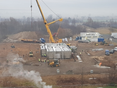 Legnica: Trwa budowa tymczasowego szpitala dla pacjent&oacute;w z koronawirusem