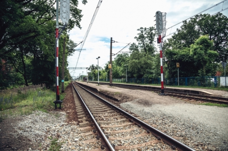Niewybuch w pobliżu przystanku Wrocław Muchobór. Zmiany w kursowaniu pociągów - fot. Patrycja Dzwonkowska, zdjęcie ilustracyjne