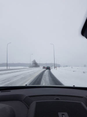 Uwaga kierowcy! Znów sypnęło śniegiem [RAPORT DROGOWY] - 0