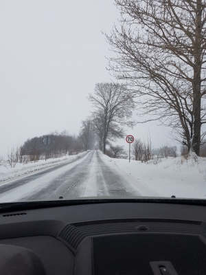Uwaga kierowcy! Znów sypnęło śniegiem [RAPORT DROGOWY] - 1