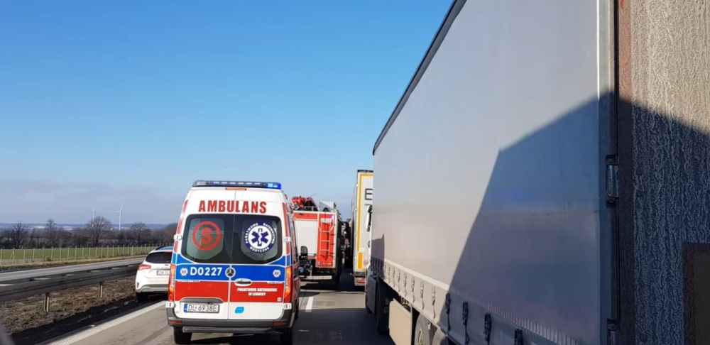 Śmiertelny wypadek na A4; jezdnia w kierunku Zgorzelca już odblokowana (AKTUALIZACJA) - fot. Ochotnicza Straż Pożarna w Brochocinie