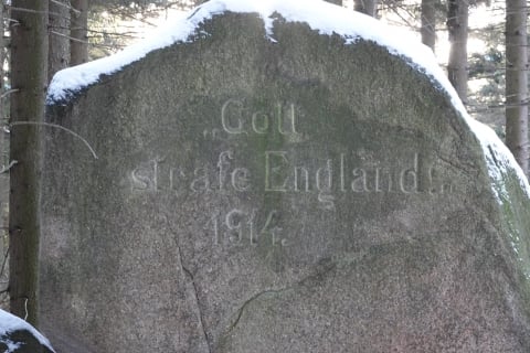 "Boże ukarz Anglię" takie napisy można znaleźć na skałach w Kowarach  - 1