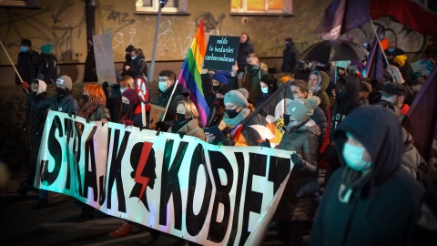 Strajk Kobiet znów wyszedł na ulice Wrocławia [ZDJĘCIA]  - 6
