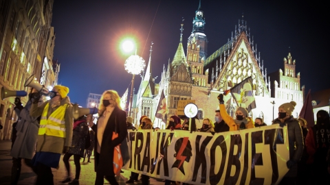 Strajk Kobiet znów wyszedł na ulice Wrocławia [ZDJĘCIA]  - 7