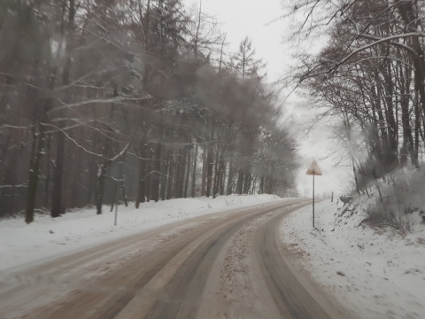 Ślisko na wielu drogach w regionie [AKTUALIZACJA] - 2