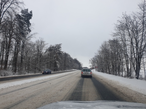 Ślisko na wielu drogach w regionie [AKTUALIZACJA] - 11