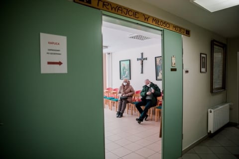 Szczepienia przeciwko COVID-19. Zobacz jak wyglądają w praktyce [FOTORELACJA] - 15