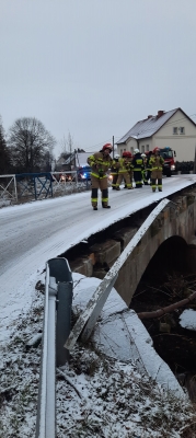 Zagrodno. Ciężarówka wpadła do rzeki. Mieszkańcy bez wody, most zamknięty przez kilka miesięcy [AKTUALIZACJA] - 2