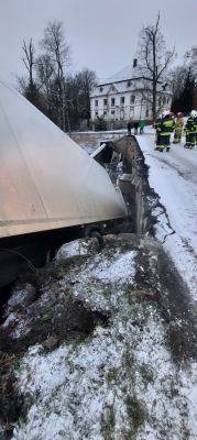 Zagrodno. Ciężarówka wpadła do rzeki. Mieszkańcy bez wody, most zamknięty przez kilka miesięcy [AKTUALIZACJA] - 10