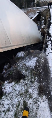 Zagrodno. Ciężarówka wpadła do rzeki. Mieszkańcy bez wody, most zamknięty przez kilka miesięcy [AKTUALIZACJA] - 11