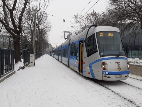 Atak zimy na Dolnym Śląsku. Wypadki na A4, we Wrocławiu przestoje tramwajów - 2