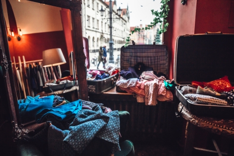 Zna historię zgromadzonych rzeczy i ich właścicieli. Kawiarniany Vintage shop pani Ewy [FOTOREPORTAŻ] - 4