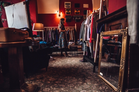 Zna historię zgromadzonych rzeczy i ich właścicieli. Kawiarniany Vintage shop pani Ewy [FOTOREPORTAŻ] - 10