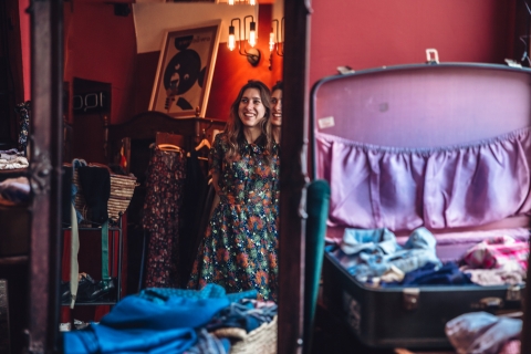Zna historię zgromadzonych rzeczy i ich właścicieli. Kawiarniany Vintage shop pani Ewy [FOTOREPORTAŻ] - 6