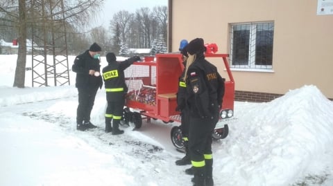 Miniaturowy wóz strażacki na ratunek dzieciom - 0