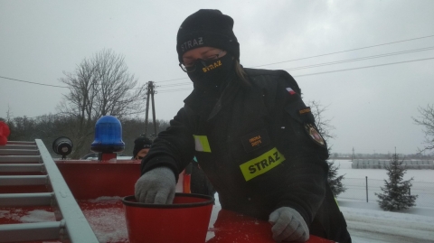 Miniaturowy wóz strażacki na ratunek dzieciom - 4