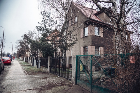Psy nad drzwiami i głowa ze ściany. Na ul. Kochanowskiego się uśmiechniesz [FOTOSPACER] - 10