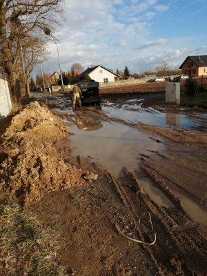 Wrocław: Mieszkańcy ulicy Gałowskiej toną w błocie - 6
