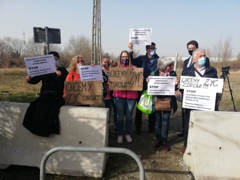 Mieszkańcy Karłowic-Różanki protestują w sprawie sprzedaży działki - fot. Joanna Jaros