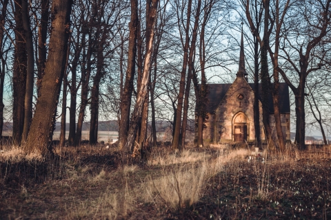 Ukryta na wzgórzu neogotycka kaplica i kostnica [FOTOSPACER] - 14