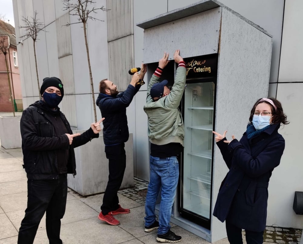 Wrocławskie Psie Pole doczekało się lodówki społecznej - fot. fama.wroc.pl