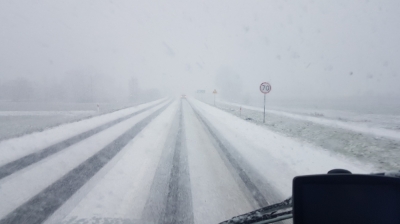 Opady śniegu i problemy na drogach. Utrudnienia na A4 i S3