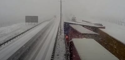 Jak doszło do zderzenia ciężar&oacute;wek na A4? Drogowcy opublikowali film