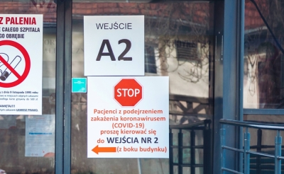 "Niepotrzebne narażanie na zarażenie". Jak chorzy płacą za parking po testach na koronawirusa