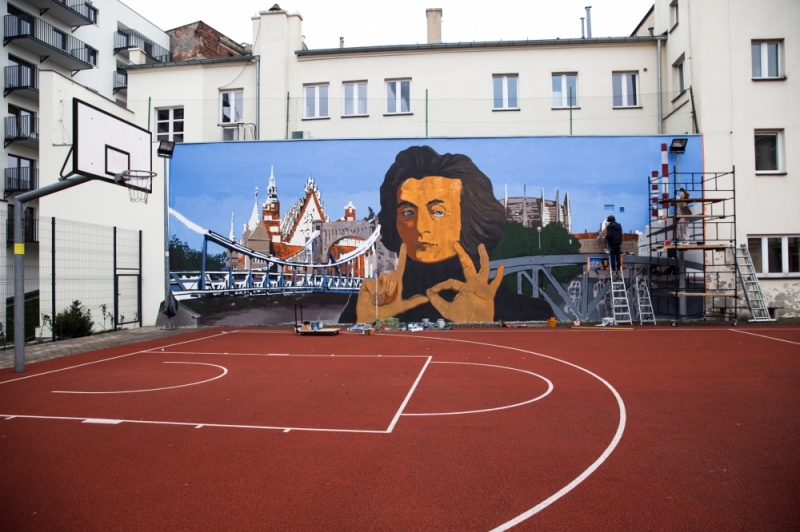 Grzywa Mickiewicza, ratusz i dawny budynek szkoły. W III LO powstaje "oddychający" mural - zdjęcia: Patrycja Dzwonkowska