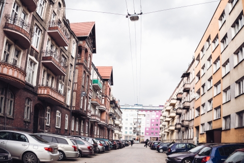 Po lewej stronie cegiełka, prawej stronie płyta. Kontrastowa ul. Siemieńskiego [FOTOSPACER] - 0