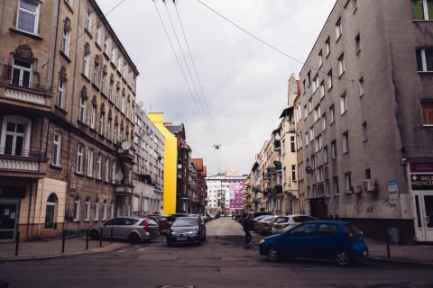 Po lewej stronie cegiełka, prawej stronie płyta. Kontrastowa ul. Siemieńskiego [FOTOSPACER] - 11