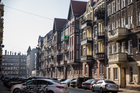Po lewej stronie cegiełka, prawej stronie płyta. Kontrastowa ul. Siemieńskiego [FOTOSPACER] - 15