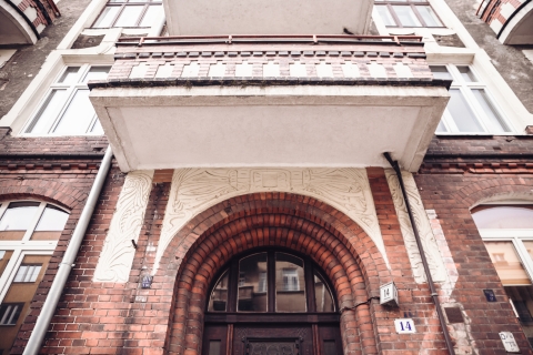 Po lewej stronie cegiełka, prawej stronie płyta. Kontrastowa ul. Siemieńskiego [FOTOSPACER] - 3