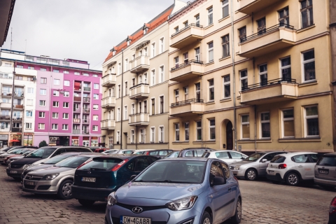 Po lewej stronie cegiełka, prawej stronie płyta. Kontrastowa ul. Siemieńskiego [FOTOSPACER] - 4