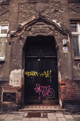 Po lewej stronie cegiełka, prawej stronie płyta. Kontrastowa ul. Siemieńskiego [FOTOSPACER] - 7