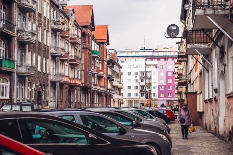 Po lewej stronie cegiełka, prawej stronie płyta. Kontrastowa ul. Siemieńskiego [FOTOSPACER] - 10
