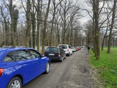 Zn&oacute;w rosną kolejki do punkt&oacute;w wymazowych, ale gł&oacute;wnie tych komercyjnych