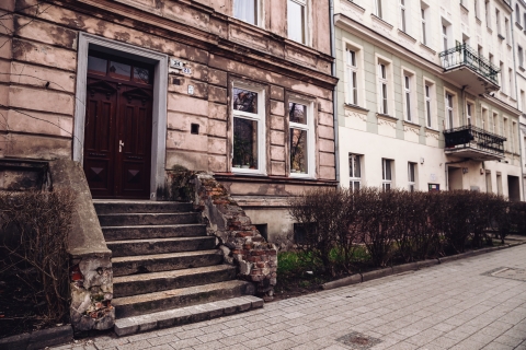 Między szpitalem a więzieniem. Ulica Kraszewskiego [FOTOSPACER] - 1