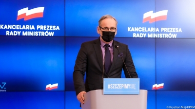 Obostrzenia przedłużone. Rząd otwiera żłobki i przedszkola, jednak zamyka hotele na maj&oacute;wkę