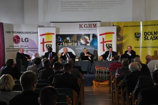  O polityce i gospodarce w Krzyżowej