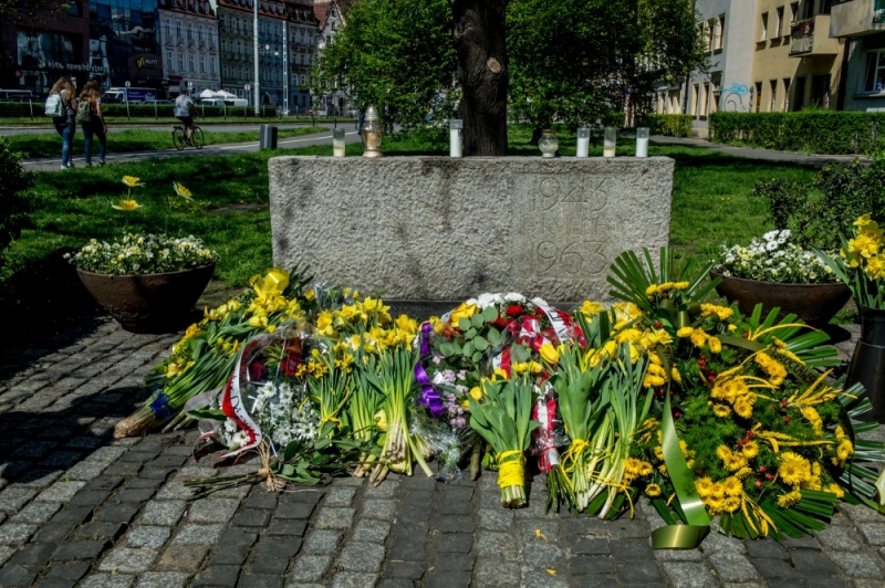 Dziś 78. rocznica powstania w getcie warszawskim - Pomnik Bohaterów Getta Warszawskiego we Wrocławiu/ fot. A. Owczarek